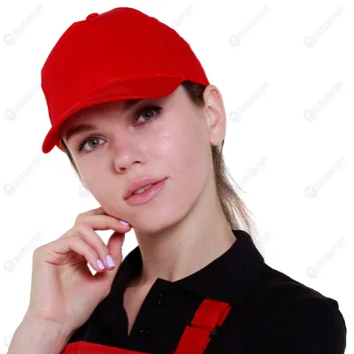 Бейсболка красная